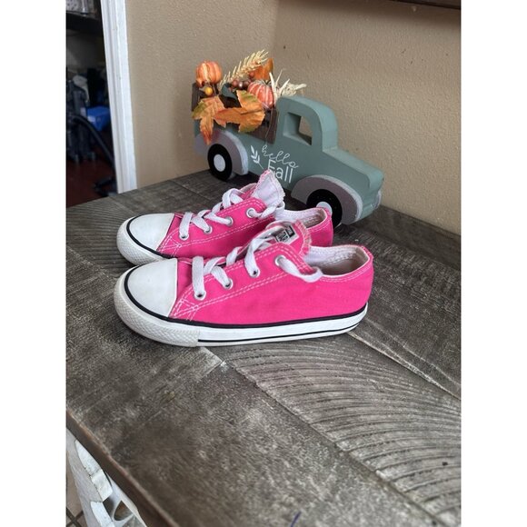 GIRLS SIZE 10 NEON PINK CONVERSE SHOES - Picture 1 of 5